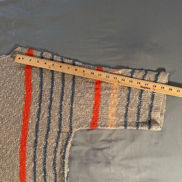 Stylish Gray Sweater with Vibrant Stripes - Picture 9 of 11